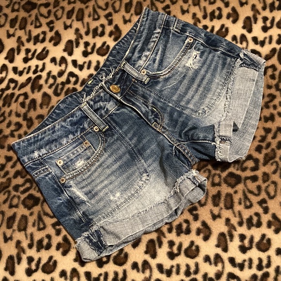 2 for $40 AMERICAN EAGLE Shorts Women’s Size 2 AEO Distressed Denim Jean Shorts - Picture 13 of 14